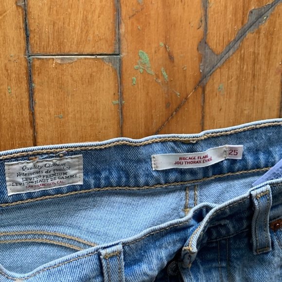 Levi’s premium rib cage flare jeans with hidden button fly - Picture 2 of 6